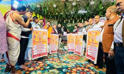 राधा कृष्ण बस्ती में मुनि महाराज के सानिध्य में विराट हिन्दू सम्मेलन का पोस्टर विमोचन