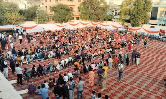 शिव बारात के रंग में रंगी सांवरिया बस्ती विराट हिंदू सम्मेलन में उमड़ा जनसैलाब 4 हजार लोगों ने ग्रहण किया सामूहिक भोज