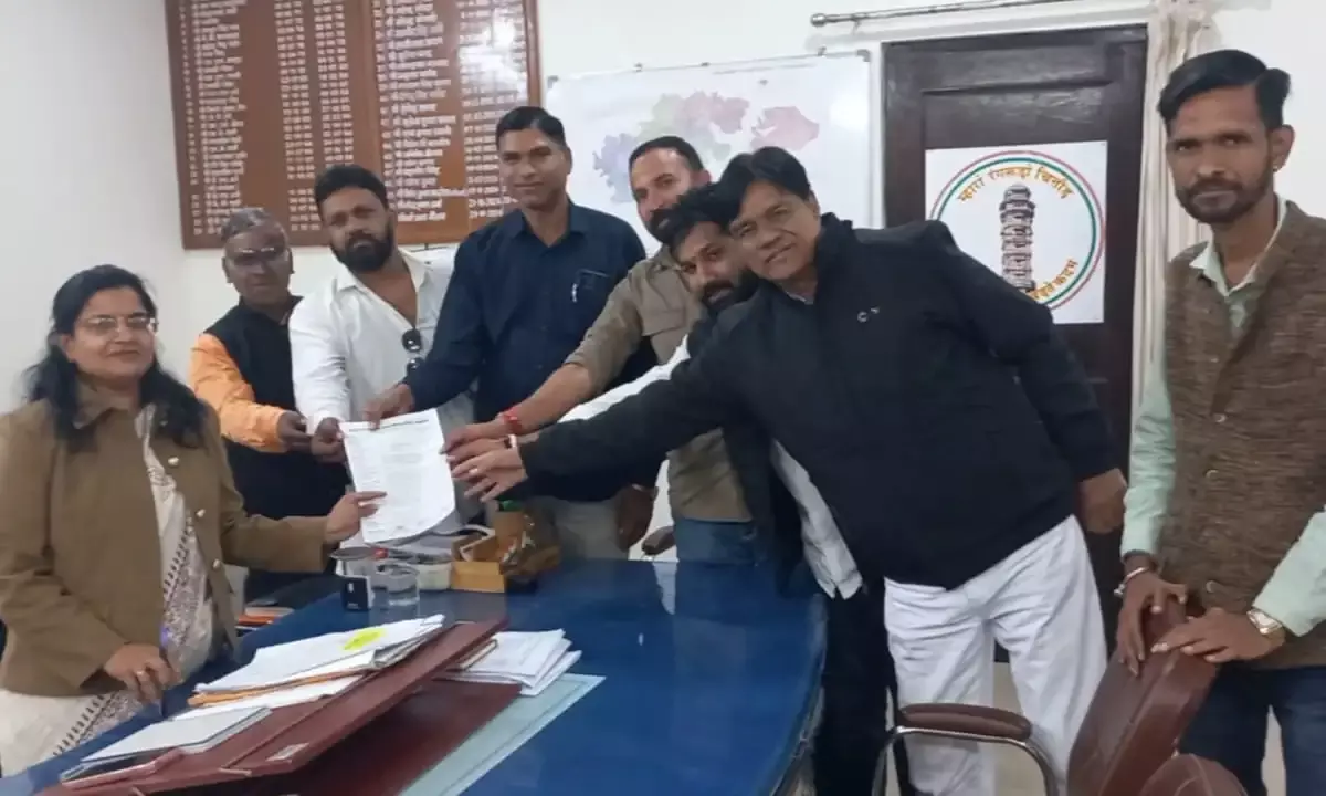 पूजारी वैष्णव बैरागी समाज ने राज्यपाल के नाम कलेक्टर को सौंपा ज्ञापन