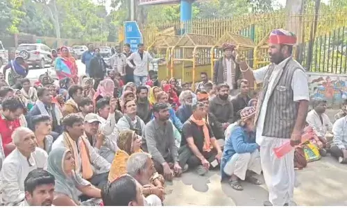 जिला कलेक्टर से 69-ए की फाइलें ऑनलाइन कराने की मांग