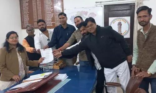 पूजारी वैष्णव बैरागी समाज ने राज्यपाल के नाम कलेक्टर को सौंपा ज्ञापन