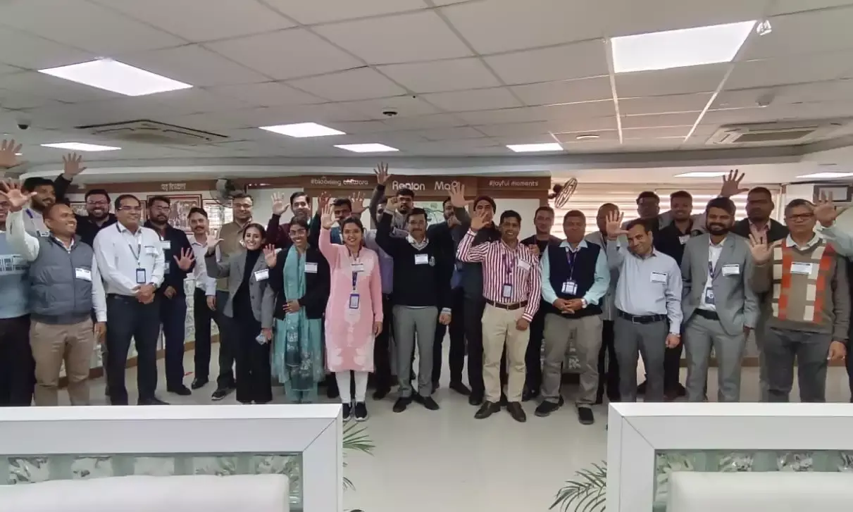 बैंककर्मियों ने 5 दिवसीय सप्ताह की मांग को लेकर काला बैज पहनकर किया काम