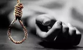 ग्यारह वर्षीय बच्ची ने फांसी लगाकर दी जान,मेडिकल बोर्ड से होगा पोस्टमार्टम ग्यारह वर्षीय बच्ची ने फांसी लगाकर दी जान,मेडिकल बोर्ड से होगा पोस्टमार्टम