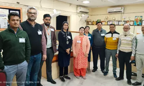 पांच दिवसीय कार्य सप्ताह की मांग को लेकर बैंक कर्मियों ने काला बेज धारण कर किया कार्य