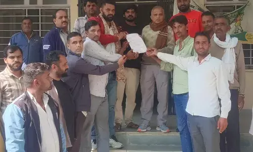 खारी नदी में नियमों की अनदेखी पर भड़के ग्रामीण, तहसीलदार को ज्ञापन सौंप बजरी खनन पर पाबंदी की मांग