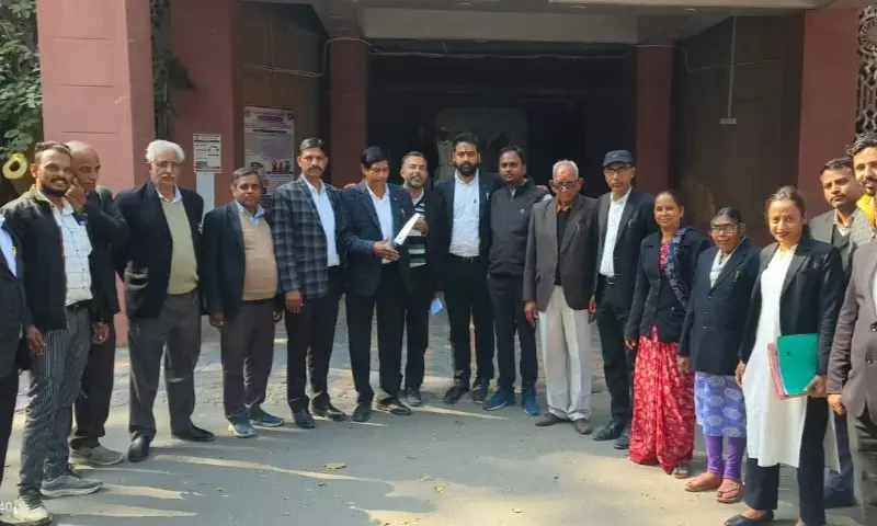 राजस्व न्यायालय मे पेश होने वाले प्रकरणों को ऑनलाइन पेश करने का विरोध