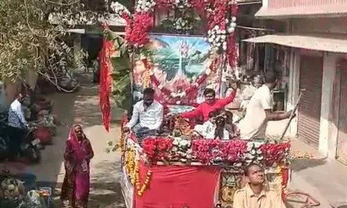 चंदेरिया में धूम धाम से निकली श्री यादें माता की शोभायात्रा चंदेरिया में धूम धाम से निकली श्री यादें माता की शोभायात्रा