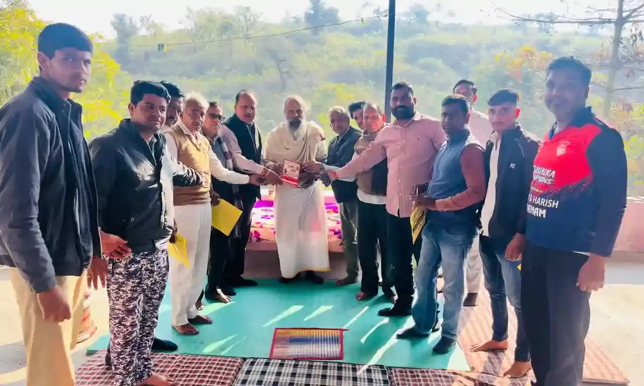 संघ शताब्दी वर्ष पर हिन्दू सम्मेलन शंखनाद, महंत महाराज ने किया पोस्टर विमोचन