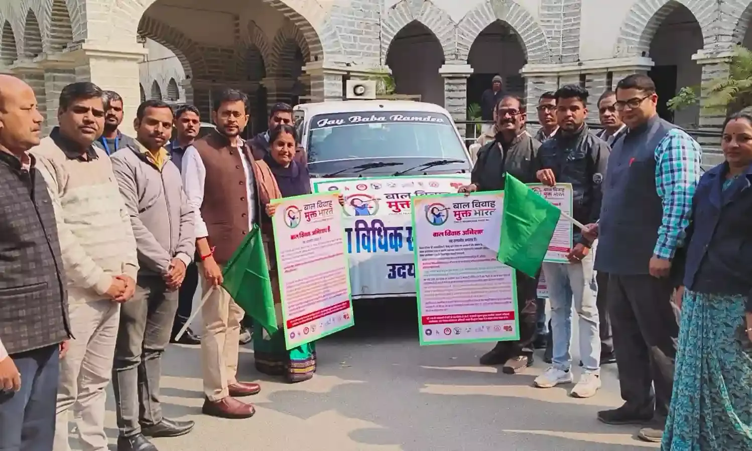 बाल विवाह मुक्त भारत अभियान के तहत जागरूकता रथ को जिला कलेक्टर ने हरी झंडी दिखा किया रवाना