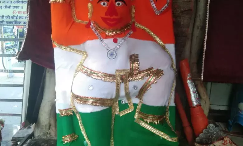 गणतंत्र दिवस से पहले बडलेश्वर मंदिर में हनुमान जी को तिरंगे का चोला अर्पित