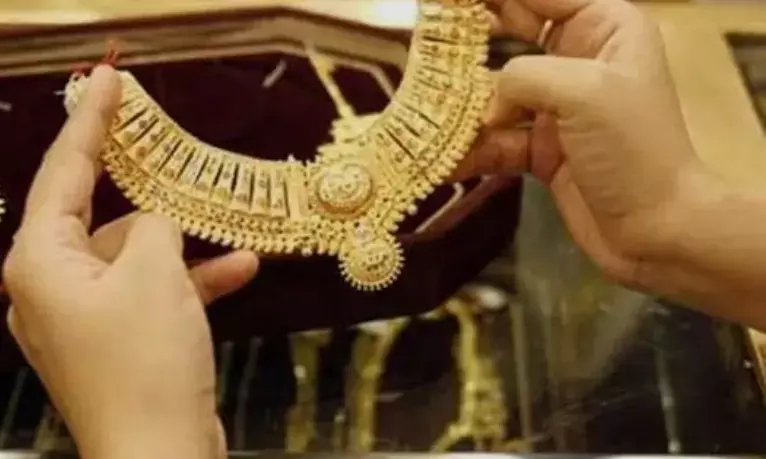 सोने और चांदी की कीमतों में भारी गिरावट, चांदी 3 लाख के नीचे लुढ़की