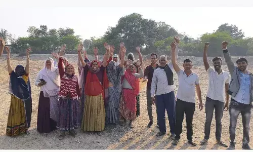 खजुरिया की महिलाओं की जीत, चंद्रभागा नदी में बजरी दोहन को लेकर धरना समाप्त खजुरिया की महिलाओं की जीत, चंद्रभागा नदी में बजरी दोहन को लेकर धरना समाप्त