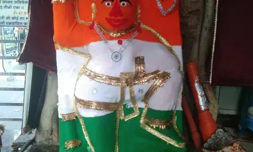 गणतंत्र दिवस से पहले बडलेश्वर मंदिर में हनुमान जी को तिरंगे का चोला अर्पित गणतंत्र दिवस से पहले बडलेश्वर मंदिर में हनुमान जी को तिरंगे का चोला अर्पित