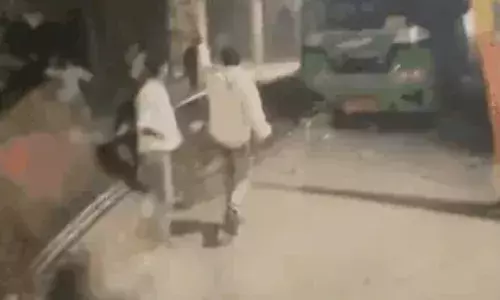 उज्जैन के तराना में तनाव: विहिप पदाधिकारी पर हमले के बाद भड़की हिंसा, 11 बसों में तोड़फोड़, धारा 144 लागू