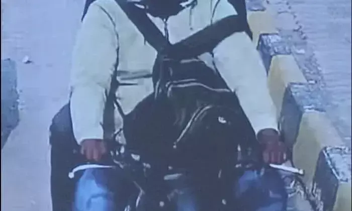 कर्नल की गाड़ी से उड़ाया 21ग्राम गोल्ड़ व 3 इंपोर्टेंट घडिय़ां हरियाणा से बरामद, उदयपुर में एएसपी के भाई की गाड़ी से भी उड़ा चुके हैं लाखों का माल कर्नल की गाड़ी से उड़ाया 21ग्राम गोल्ड़ व 3 इंपोर्टेंट घडिय़ां हरियाणा से बरामद, उदयपुर में एएसपी के भाई की गाड़ी से भी उड़ा चुके हैं लाखों का माल