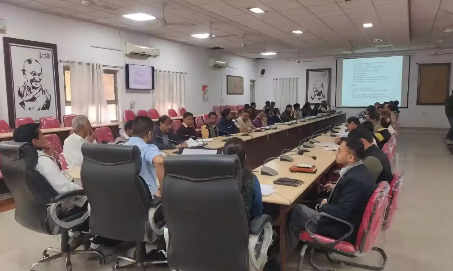 साप्ताहिक समीक्षा बैठक में 10 दिवसीय शिविरों की तैयारियों की समीक्षा