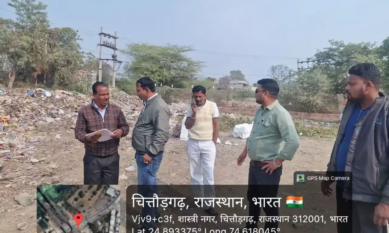 खुले में वेस्ट फेंकने पर च‍ित्‍तौड़गढ़ नगर परिषद की कार्रवाई जारी, काटा चालान
