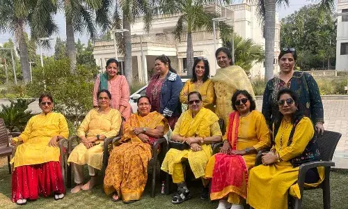 उड़ान क्लब ने पीले फूलों और भजनों के साथ मनाया बसंत उत्सव