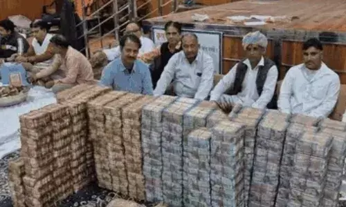 सांवरा सेठ के खजाने में बरसे करोड़ों: 35 करोड़ से अधिक का चढ़ावा, आस्था के आगे सोने-चांदी की कीमतें भी फीकी सांवरा सेठ के खजाने में बरसे करोड़ों: 35 करोड़ से अधिक का चढ़ावा, आस्था के आगे सोने-चांदी की कीमतें भी फीकी