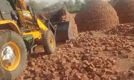 मोड़ का निम्बाहेड़ा में अवैध कोयला भट्टियों को प्रशासन ने किया ध्वस्त