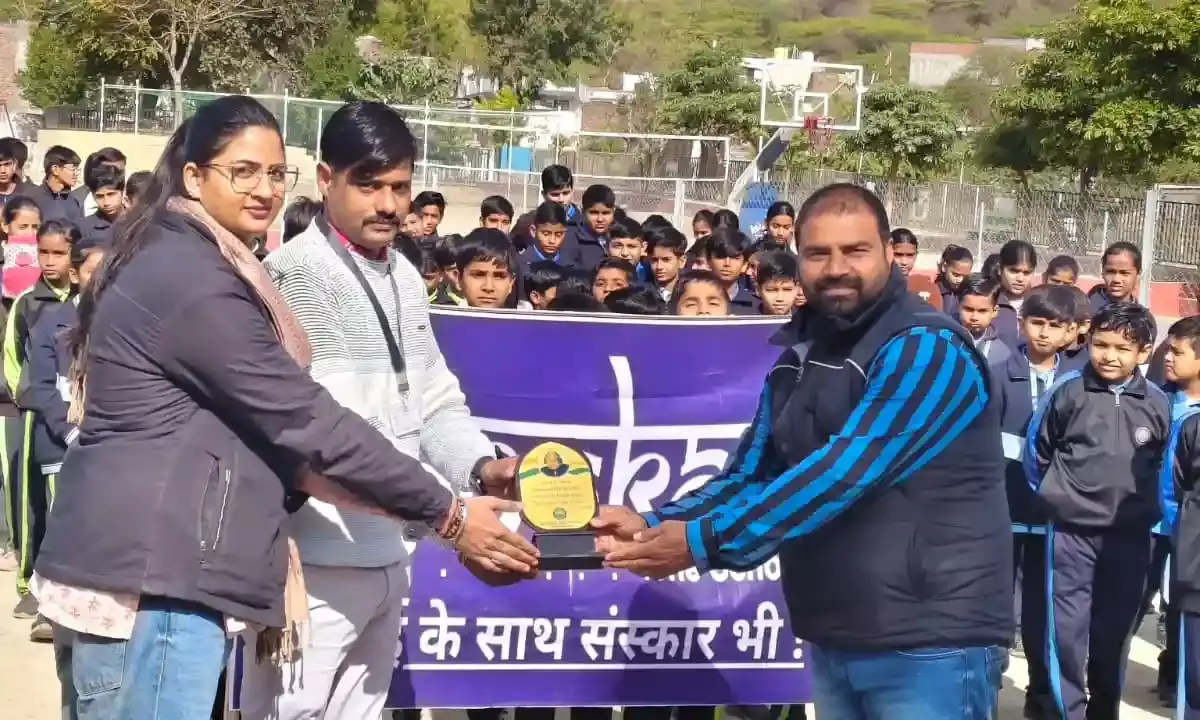 भीलवाड़ा में राष्ट्रीय बालिका दिवस पर बालिकाओं को शपथ और खेलों में सम्मानित किया