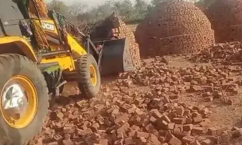 मोड़ का निम्बाहेड़ा में अवैध कोयला भट्टियों को प्रशासन ने किया ध्वस्त मोड़ का निम्बाहेड़ा में अवैध कोयला भट्टियों को प्रशासन ने किया ध्वस्त