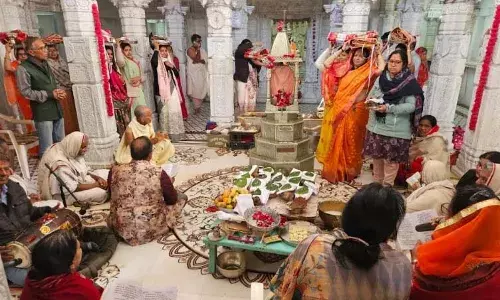 जैनेश्वरी दीक्षा महोत्सव को लेकर दीक्षार्थी मुमुक्षु रविशा इति पोरवाल के वर्षीदान का भव्य वरघोड़ा रविवार को जैनेश्वरी दीक्षा महोत्सव को लेकर दीक्षार्थी मुमुक्षु रविशा इति पोरवाल के वर्षीदान का भव्य वरघोड़ा रविवार को