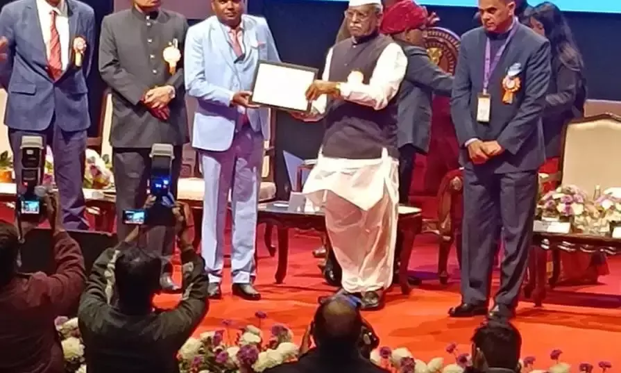 16वें राष्ट्रीय मतदाता दिवस पर भीलवाड़ा के बीएलओ रेगर राज्यपाल द्वारा सम्मानित