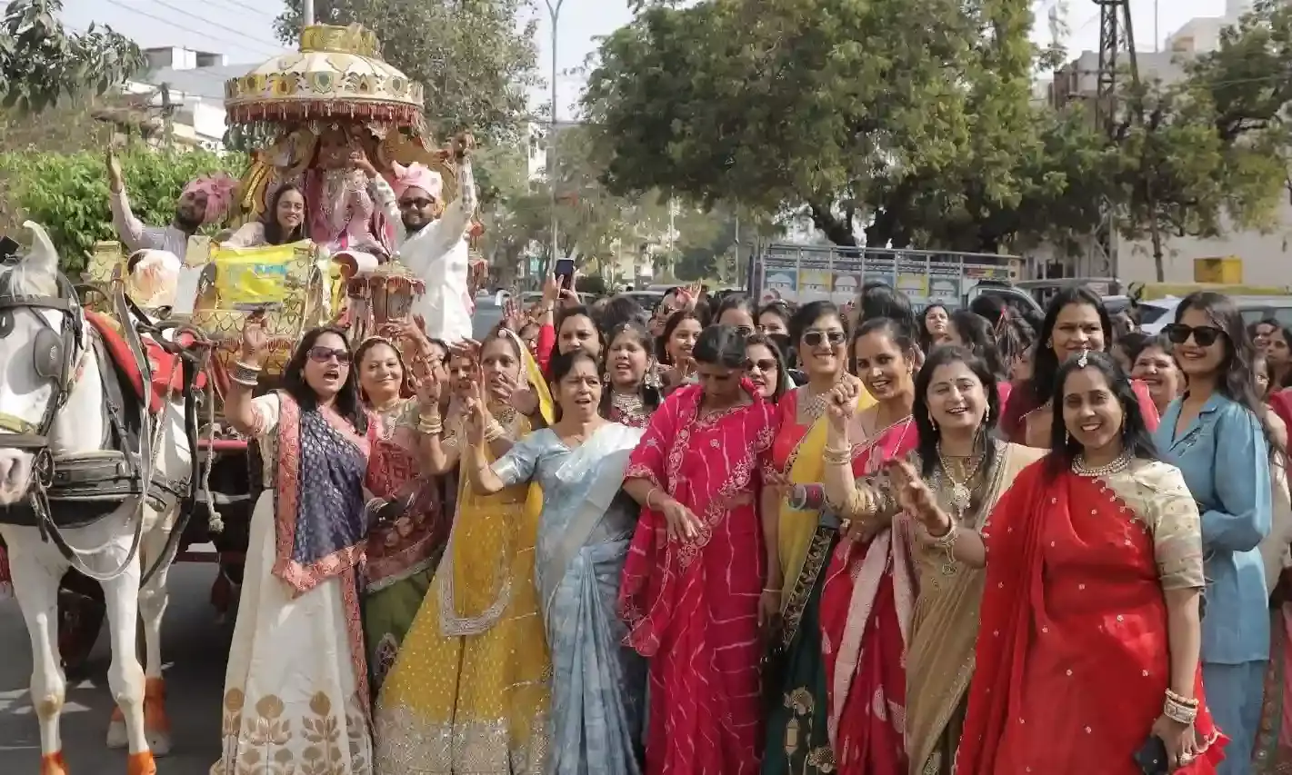 आयड़ तीर्थ में सकल जैन समाज ने किया मुमुक्षु दीक्षार्थी रविशा जैन इति का बहुमान आयड़ तीर्थ में सकल जैन समाज ने किया मुमुक्षु दीक्षार्थी रविशा जैन इति का बहुमान