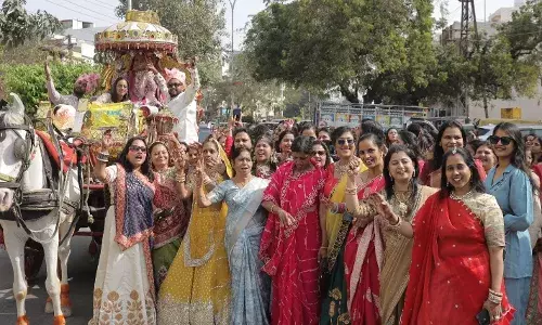 आयड़ तीर्थ में सकल जैन समाज ने किया मुमुक्षु दीक्षार्थी रविशा जैन इति का बहुमान आयड़ तीर्थ में सकल जैन समाज ने किया मुमुक्षु दीक्षार्थी रविशा जैन इति का बहुमान