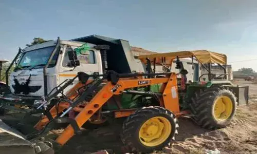 अवैध बजरी खनन परिवहन में लगी लोडर मशीन और डंपर जप्त