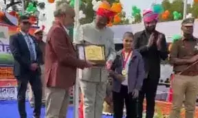 भीलवाड़ा में गणतंत्र दिवस पर पहली बार सिर्फ बच्चे सम्मनित भीलवाड़ा में गणतंत्र दिवस पर पहली बार सिर्फ बच्चे सम्मनित