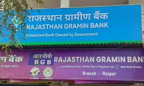 भूले जिम्मेदारी, नहीं फहराया तिरंगा रायपुर उपकोष कार्यालय, सरकारी, गैर सरकारी बैंकों में आज दिन तक नहीं फहराया तिरंगा भूले जिम्मेदारी, नहीं फहराया तिरंगा रायपुर उपकोष कार्यालय, सरकारी, गैर सरकारी बैंकों में आज दिन तक नहीं फहराया तिरंगा