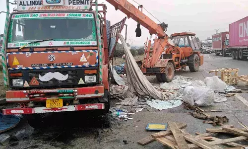 हाइवे पर ट्रक–बाइक भिड़ंत,बिजली विभाग का तकनीकी सहायक गंभीर घायल हाइवे पर ट्रक–बाइक भिड़ंत,बिजली विभाग का तकनीकी सहायक गंभीर घायल