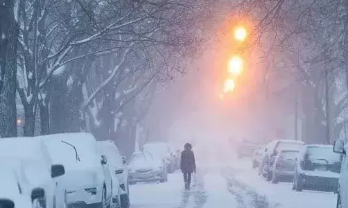 बर्फीले तूफान से 28 लोगों की मौत, हजारों उड़ानें रद्द