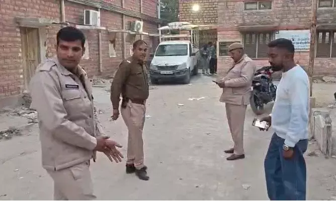 तेज रफ्तार ट्रक की टक्कर से युवक की मौत तेज रफ्तार ट्रक की टक्कर से युवक की मौत