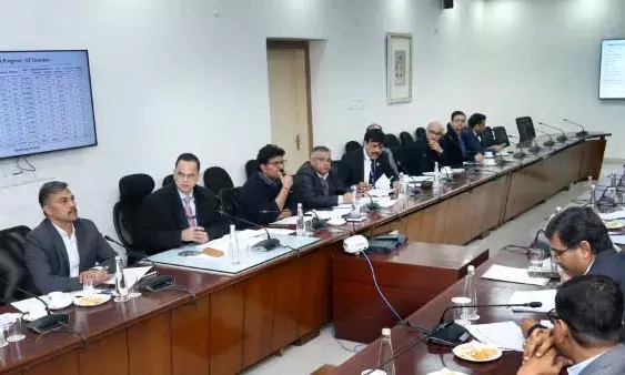 हर जरूरतमंद स्ट्रीट वेंडर तक पहुंचे स्वनिधि योजना का लाभ - बैंकों द्वारा लंबित आवेदनों का त्वरित एवं समयबद्ध निस्तारण सुनिश्चित किया जाए : मुख्य सचिव