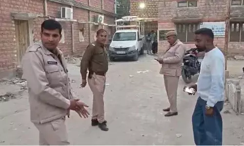 तेज रफ्तार ट्रक की टक्कर से युवक की मौत तेज रफ्तार ट्रक की टक्कर से युवक की मौत