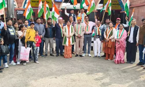 गणतन्त्र दिवस पर तिरंगा यात्रा के साथ रेलवे स्टेशन पर दिया बाल विवाह रोकथाम का संदेश