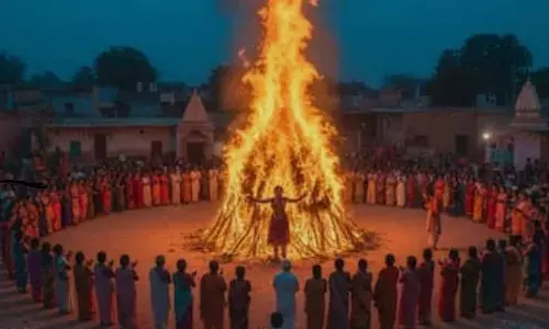 होलाष्टक 2026: 24 फरवरी से शुरू होगा होलाष्टक का साया, जानें क्यों वर्जित हैं 8 दिनों तक शुभ कार्य होलाष्टक 2026: 24 फरवरी से शुरू होगा होलाष्टक का साया, जानें क्यों वर्जित हैं 8 दिनों तक शुभ कार्य