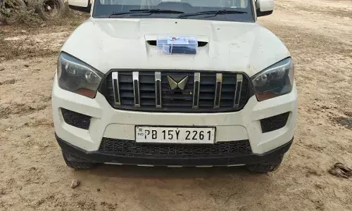 हनुमानगढ़ पुलिस की चूक उजागर: गिरफ्तार युवकों की गाड़ी से तीन दिन बाद बरामद हुई विदेशी ग्लॉक पिस्टल हनुमानगढ़ पुलिस की चूक उजागर: गिरफ्तार युवकों की गाड़ी से तीन दिन बाद बरामद हुई विदेशी ग्लॉक पिस्टल