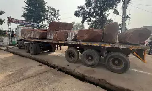 आंटी गांव में अवैध पत्थर परिवहन पर संयुक्त कार्रवाई, ट्रेलर जब्त कर 1.58 लाख का जुर्माना