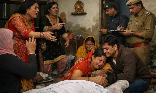 31 हजार के लिए घर में किया हंगामा और दी सर्वनाश की धमकी, घबराए व्यक्ति की हार्ट अटैक से मौत 31 हजार के लिए घर में किया हंगामा और दी सर्वनाश की धमकी, घबराए व्यक्ति की हार्ट अटैक से मौत