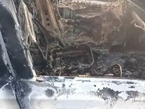 : चलती कार में जिंदा जला मुंबई का कारोबारी, डूंगरपुर के निठाऊआ में दर्दनाक हादसा : चलती कार में जिंदा जला मुंबई का कारोबारी, डूंगरपुर के निठाऊआ में दर्दनाक हादसा