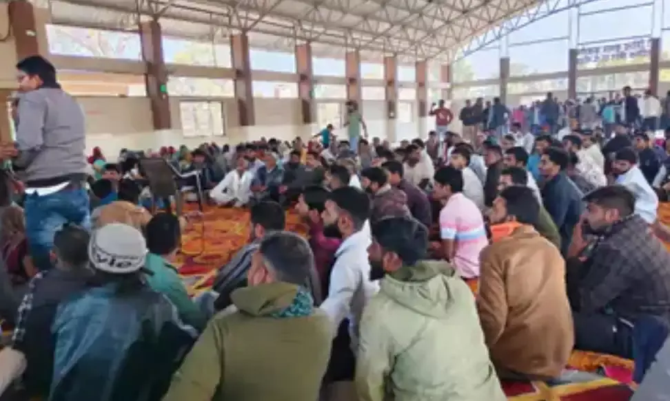 टेक्सटाइल फैक्ट्री के विरोध में मोरवन बंद: ग्राम सभा ने पारित किए 4 बड़े प्रस्ताव, गोचर भूमि बचाने की जंग टेक्सटाइल फैक्ट्री के विरोध में मोरवन बंद: ग्राम सभा ने पारित किए 4 बड़े प्रस्ताव, गोचर भूमि बचाने की जंग