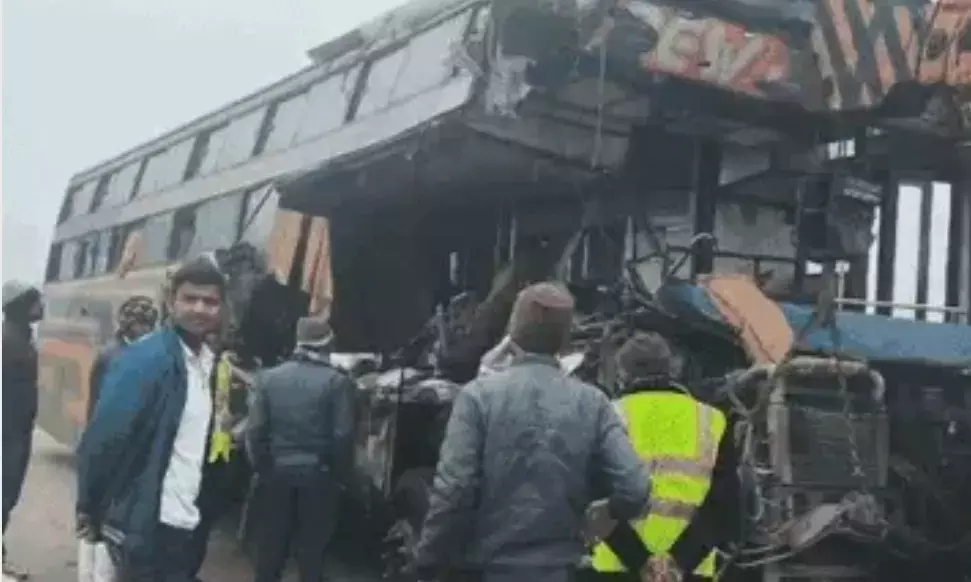 स्लीपर बस ट्रेलर से टकराई ,मां-बेटे समेत 4 की गई जान, खाटूश्याम जी दर्शन करने जा रहा था परिवार स्लीपर बस ट्रेलर से टकराई ,मां-बेटे समेत 4 की गई जान, खाटूश्याम जी दर्शन करने जा रहा था परिवार