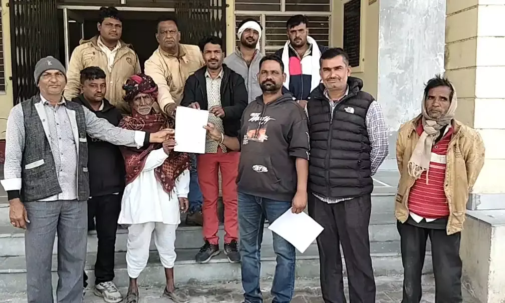 46 वर्षो पुराना सरकारी स्कूल का खेल मैदान निजी कंपनी की लीज रद्द करने की मांग, सौपा ज्ञापन