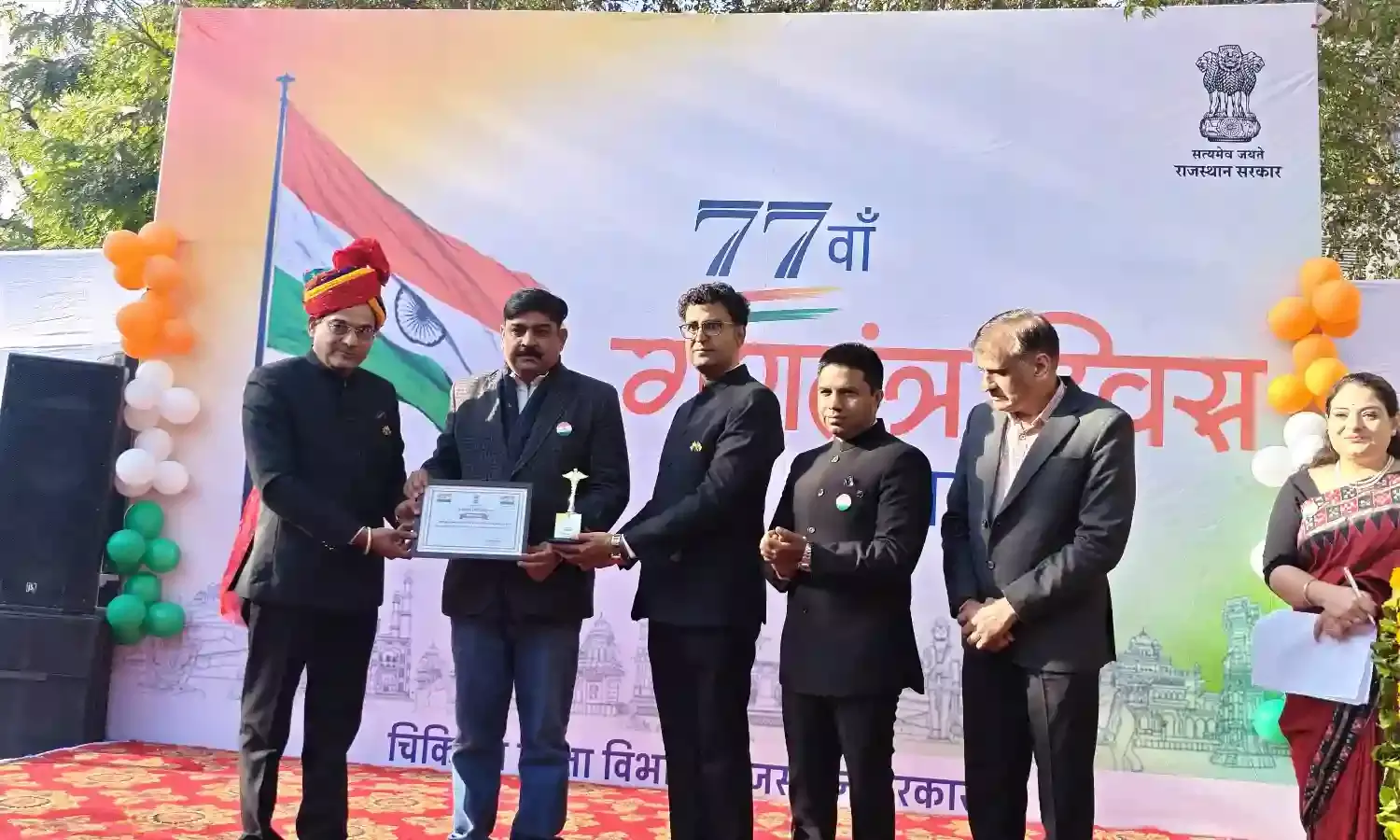 उत्कृष्ट सामाजिक सेवा के लिए रिजु झुनझुनवाला को राज्य स्तरीय सम्मान उत्कृष्ट सामाजिक सेवा के लिए रिजु झुनझुनवाला को राज्य स्तरीय सम्मान