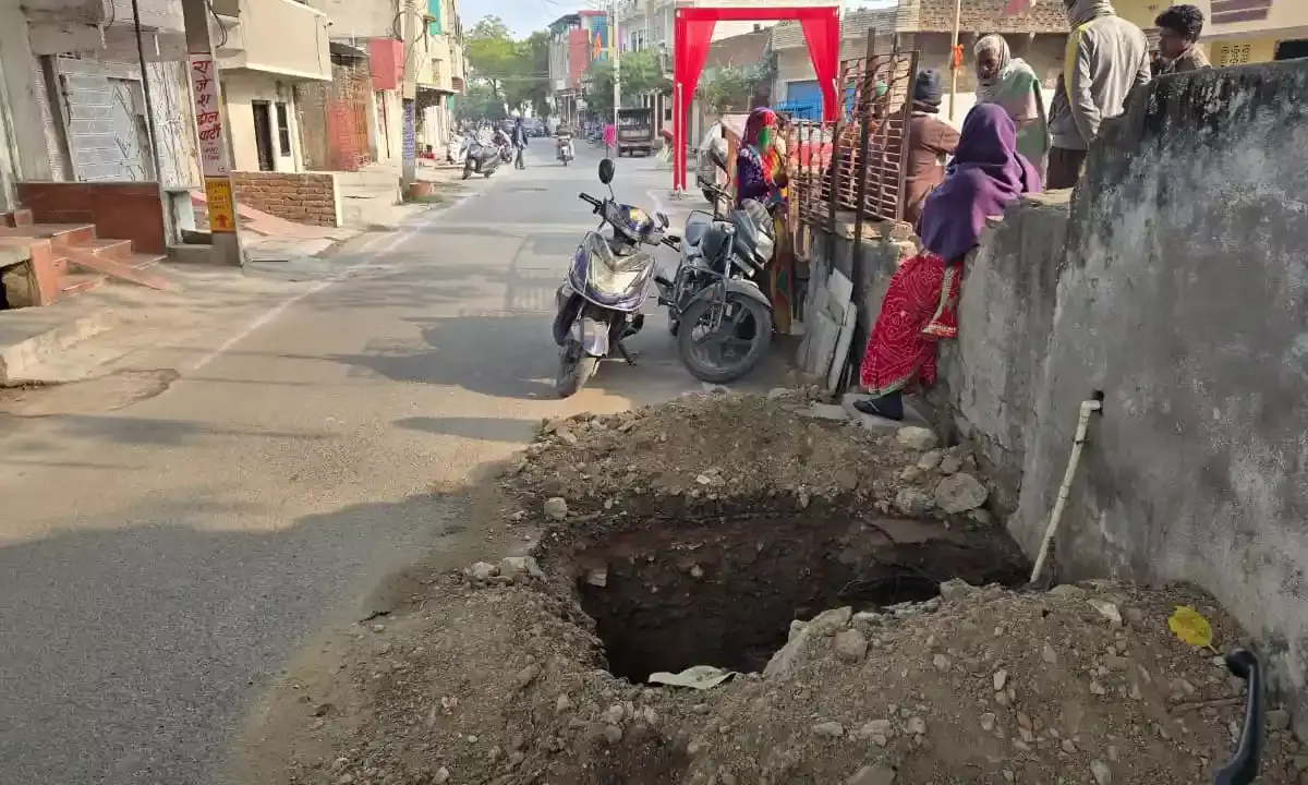 भोपालपुरा में खुले गड्डे और पाइप लाइन लिकेज से खड़ा खतरा, विभाग मौन भोपालपुरा में खुले गड्डे और पाइप लाइन लिकेज से खड़ा खतरा, विभाग मौन