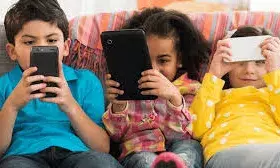 डिजिटल लत पर सरकार सख्त: बच्चों के लिए सोशल मीडिया पर लग सकती है पाबंदी, उम्र सत्यापन होगा अनिवार्य डिजिटल लत पर सरकार सख्त: बच्चों के लिए सोशल मीडिया पर लग सकती है पाबंदी, उम्र सत्यापन होगा अनिवार्य